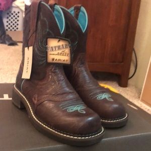 Woman’s ariat fat baby boots size 7.5 NEW